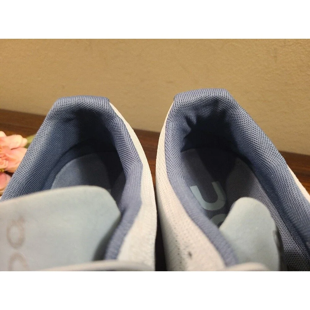 On Cloud 5 Womens Running Shoes Light Blue 59.98895 US 8.5 Low Top Sneakers